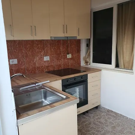 Leo * Vlorë